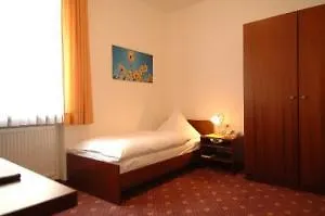 Haus Sparkuhl Garni Отель Ганновер